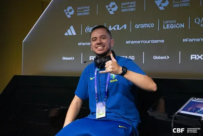 Thiago Avaré na arena das finais mundiais de eFootball