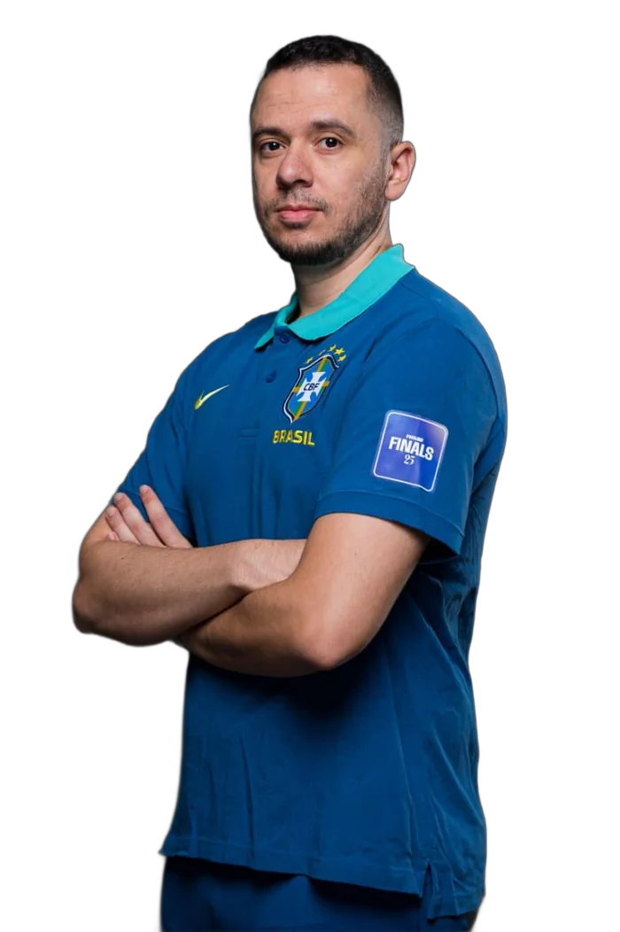 Thiago Avaré com o uniforme da Seleção Brasileira de eFootball